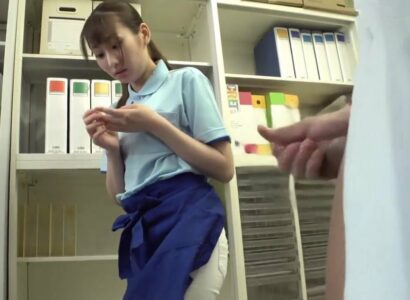 Poster of Anh nhân viên văn phòng nắng cực trước em lao công trẻ mông to