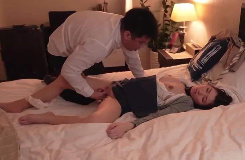 Poster of Biết em thư ký sắp kết hôn, sếp chuốc thuốc mê đụ cô nàng cả đêm trong chuyến công tác