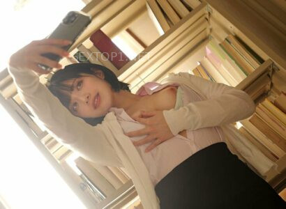 Poster of Cậu học trò phát hiện cô giáo chụp ảnh sex ngay tại thư viện trường đăng lên mạng