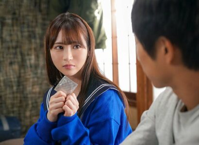 Poster of Cô bạn thân cầm trên tay chiếc “bao cao su” nhờ tôi giúp vì lần đầu có bạn trai