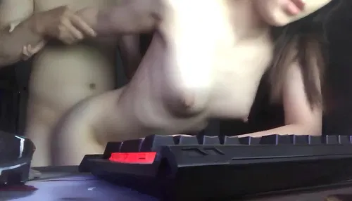 Poster of Đang ngồi làm việc thì em cởi đồ làm luôn một nháy trên bàn