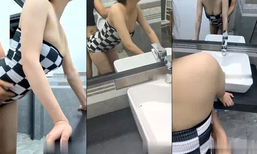 Poster of Em bảo vào đi tắm mà anh cũng kéo váy lên nhét vội trong phòng tắm