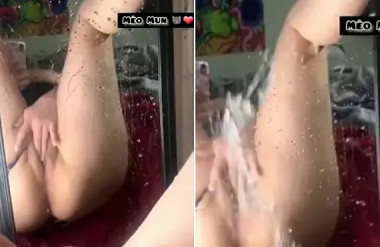 Poster of Móc bướm kích thích bắn nước